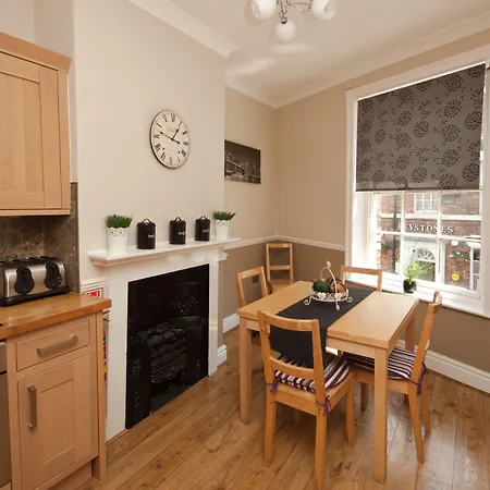 Aparthotel Goodramgate 4*