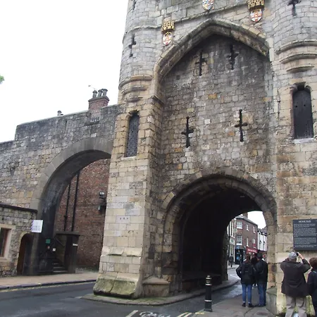 Aparthotel Goodramgate 4*