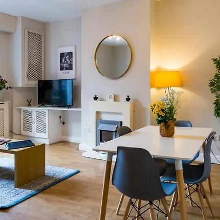Goodramgate Apartahotel